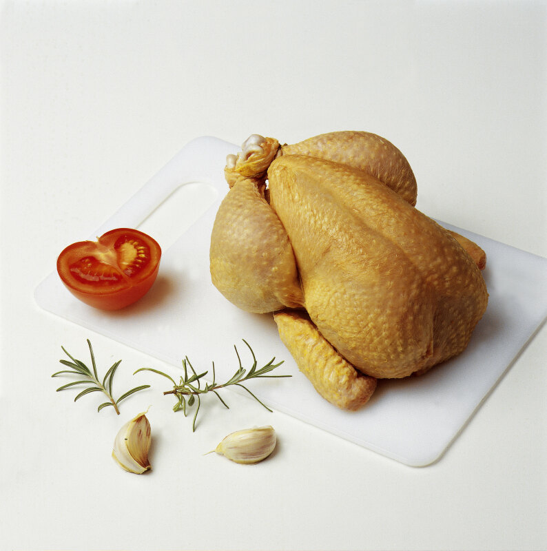 Huhn im Ganzen frisch grillfertig Huhn im Ganzen frisch grillfertig