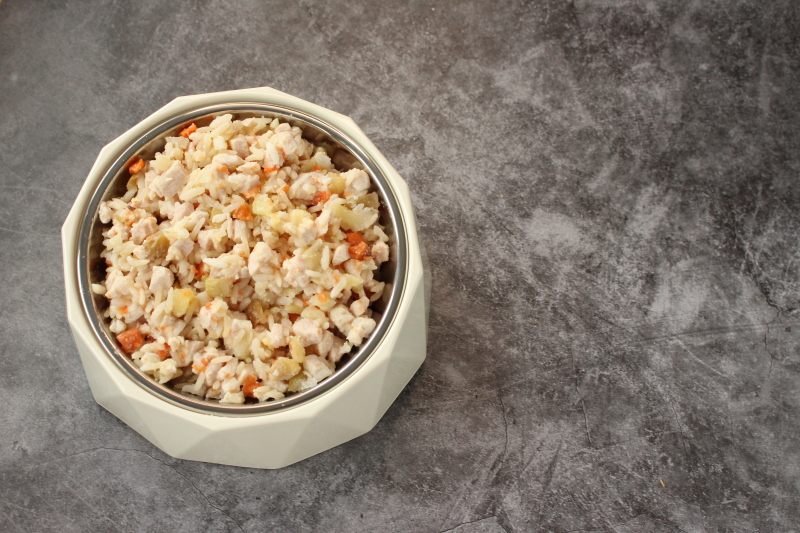 Hund Lieblings-Menü PUTE gekocht. Servierfertig. Hund Lieblings-Menü PUTE gekocht. Servierfertig.