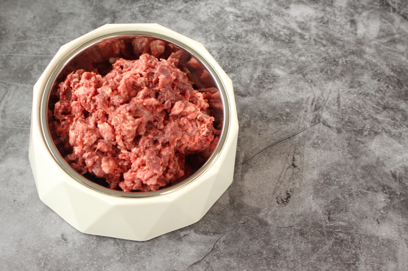 Hund Rindsherz geschnitten roh