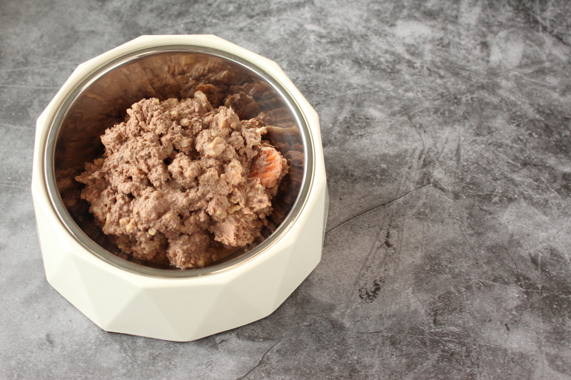 Hund Rinder Leber geschnitten mit Reis & Gem�se gekocht