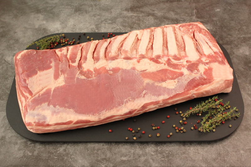 Schweine Bauchfleisch ohne Knochen mit Schwarte Schweine Bauchfleisch ohne Knochen mit Schwarte