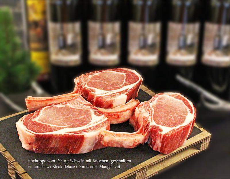 DELUXE DRY AGED SCHWEIN Hochrippe mit Knochen STEAK DUROC geschnitten